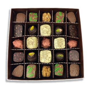 🎅🎁🎄Letošní vánoční kolekce obsahuje pralinky Pistachio Marzipan NOVINKA😋, Creme de casis, Hazelnut praline, Gingerbread,...